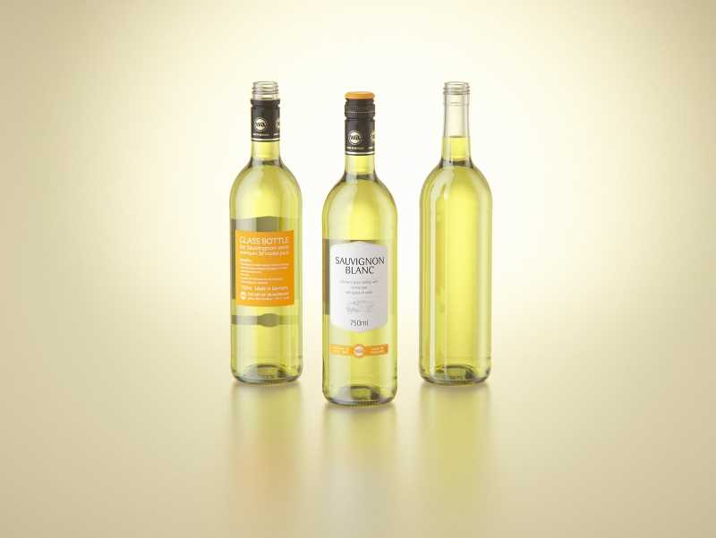 3D model of the Sauvignon Wine Standard Bottle 750ml with Screw Cap and glass of wine